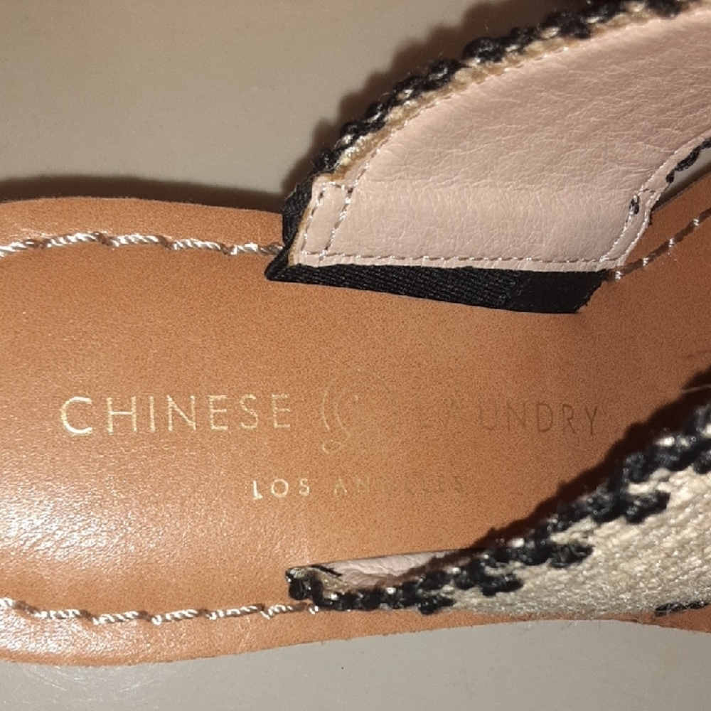 Chinese Laundry Black and Tan Wedges - Picture 5 of 11